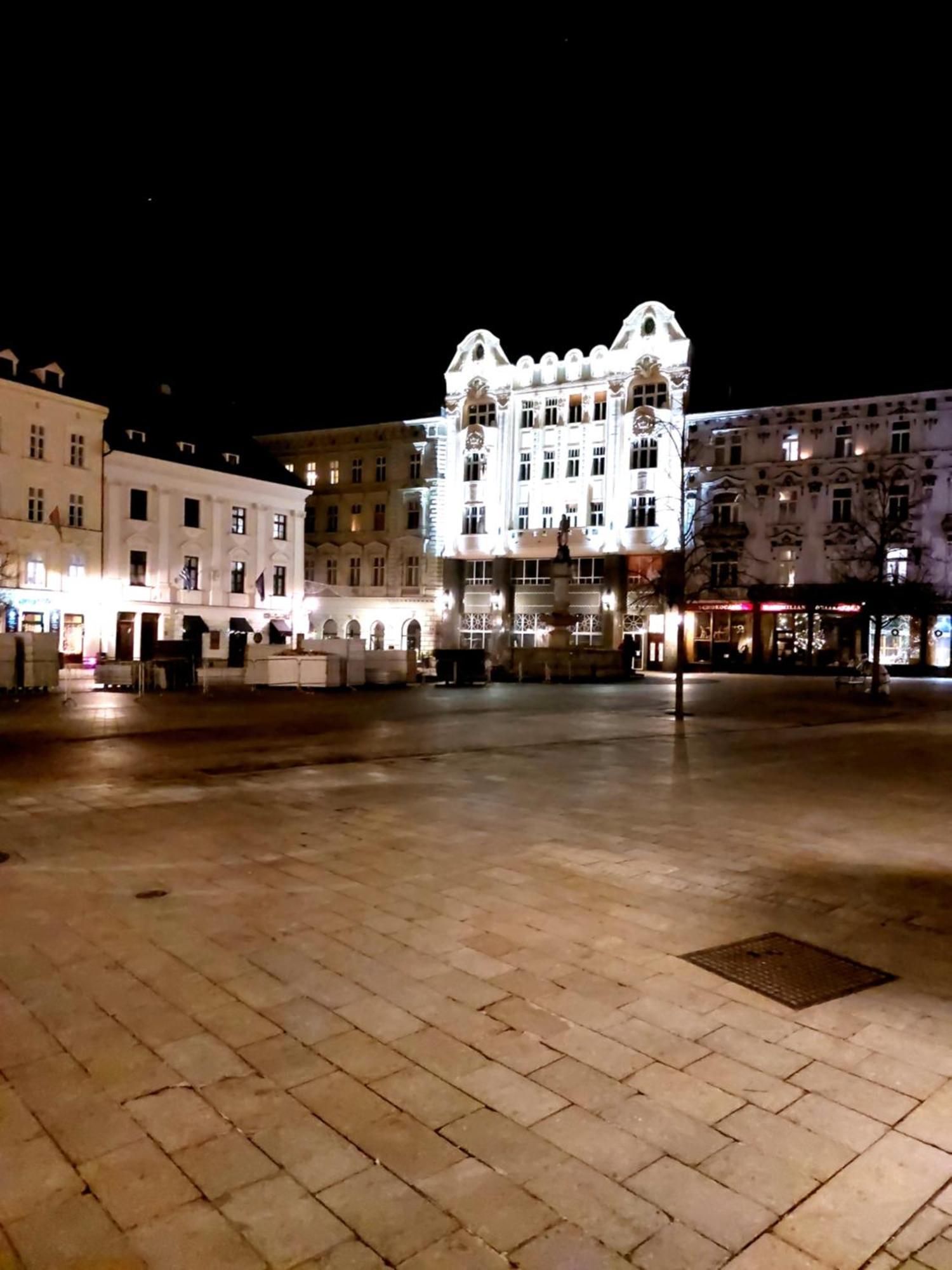 Michael'S Gate Large Apartment In A 15Th-Century Building, Old Town Bratislava Exteriör bild